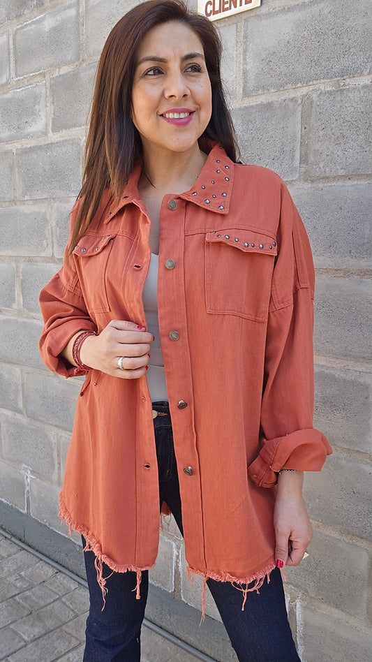 Chaqueta con tachas terracota