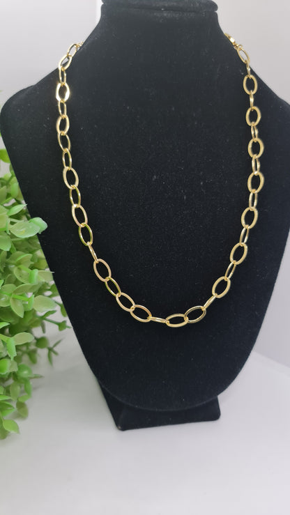 Collar dorado de eslabones ovalados