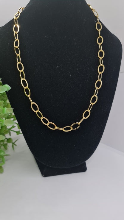 Collar dorado de eslabones ovalados