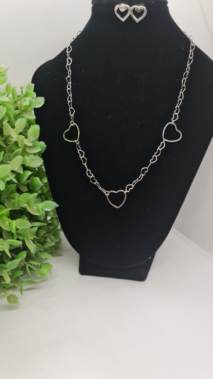 Set de cadena plata de corazones entrelazados + aros de corazones
