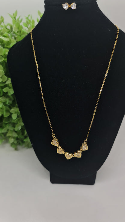Set cadena de 5 corazónes de piedras brillantes + aros de circón