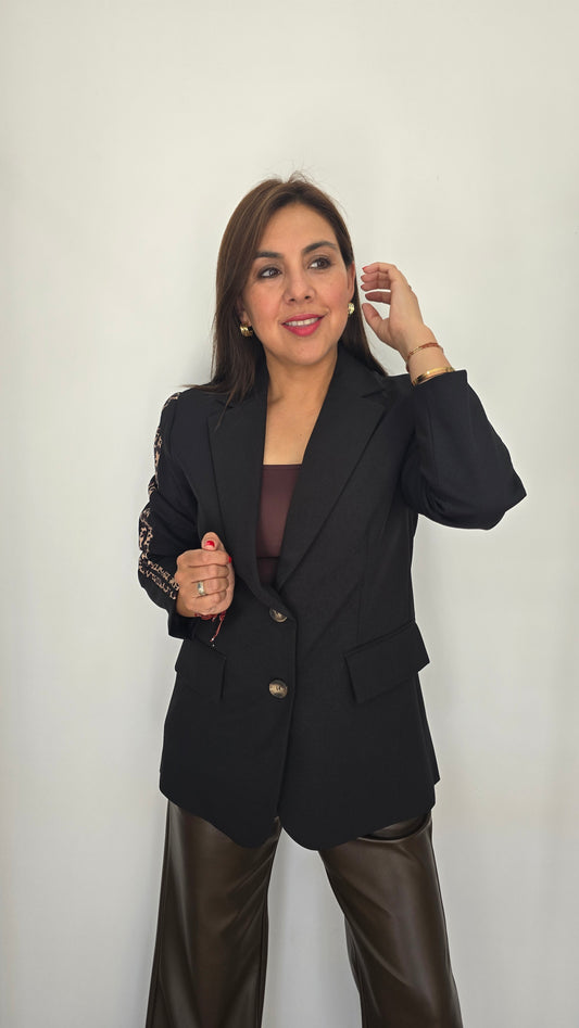 Blazer Negro Aplicación Animal Print