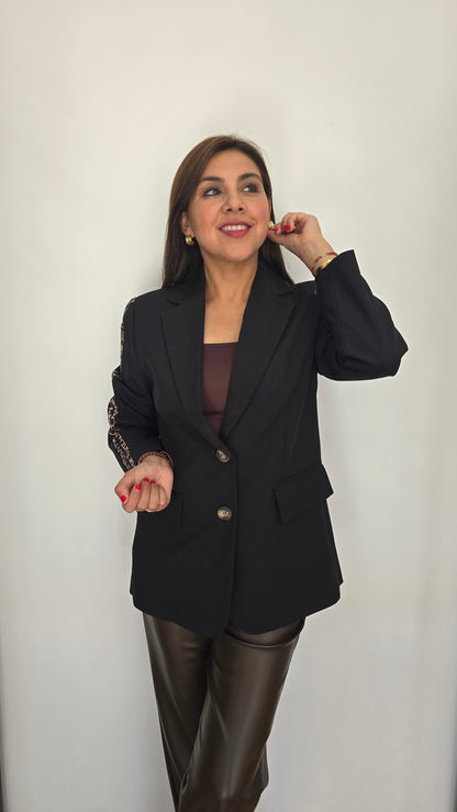 Blazer Negro Aplicación Animal Print