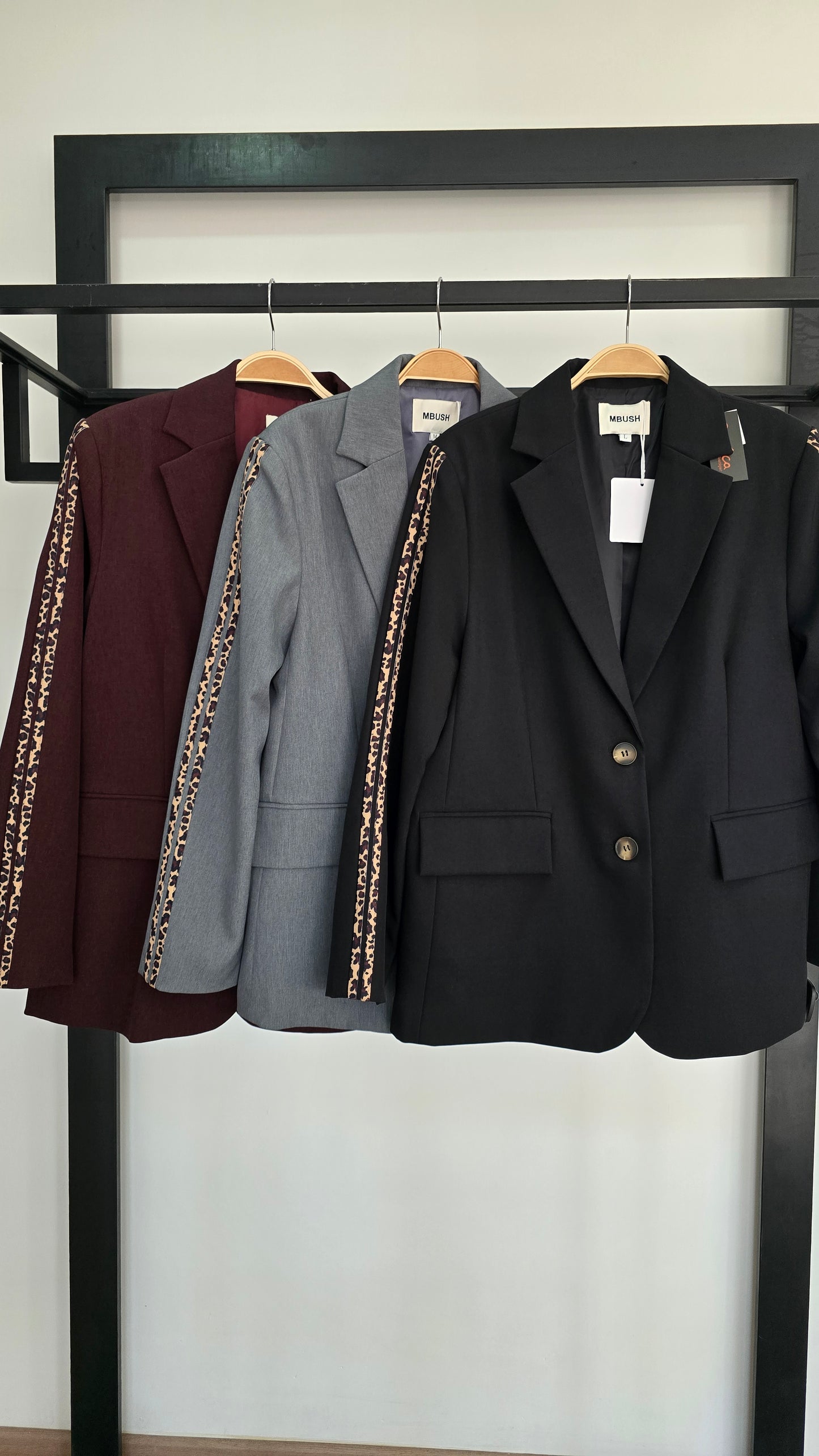 Blazer Negro Aplicación Animal Print