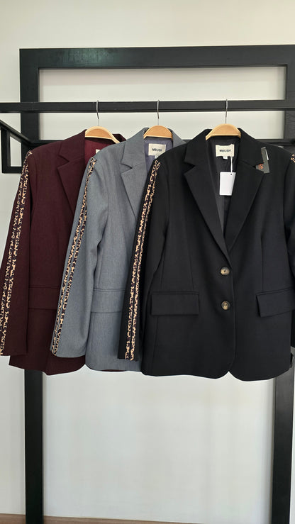 Blazer Negro Aplicación Animal Print